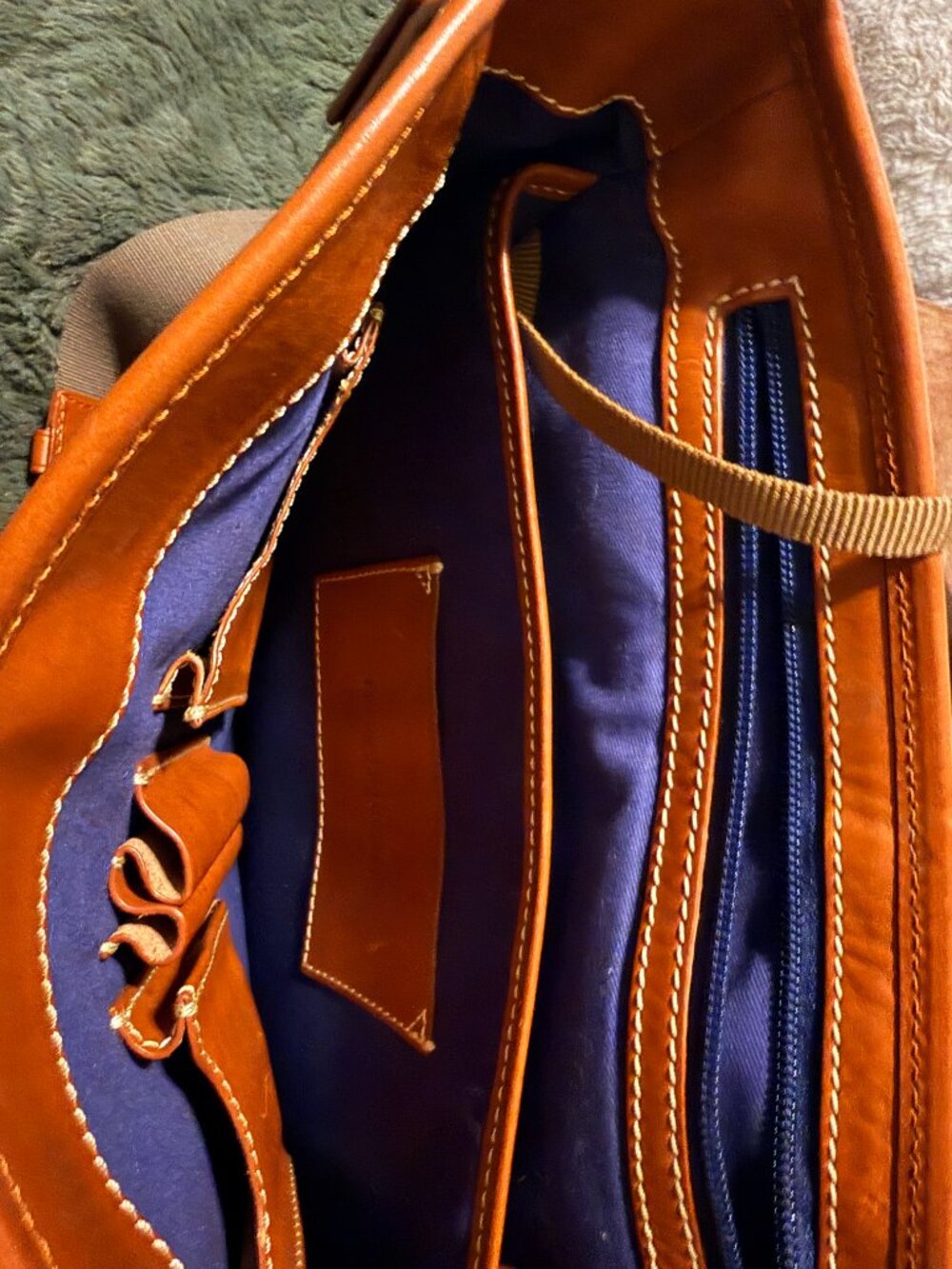 Dooney & Bourke Leather messenger bag - Picture 3 of 3